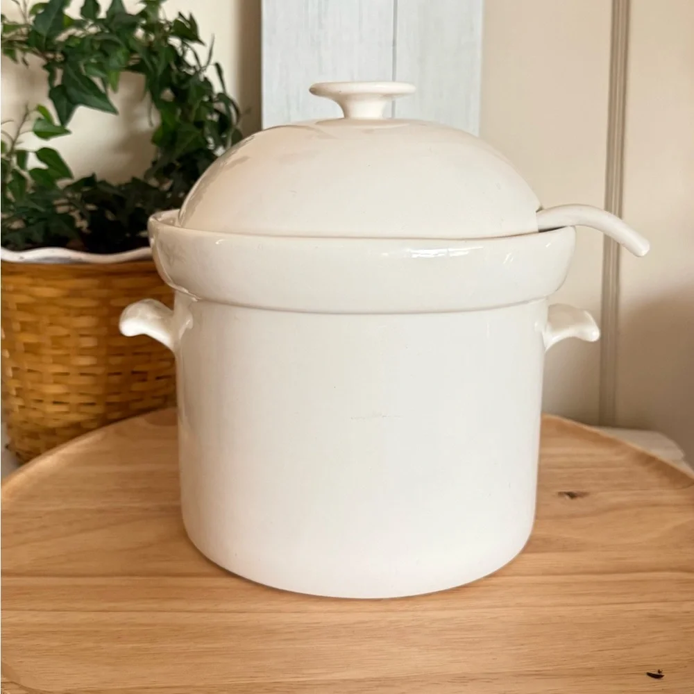 Vintage Ironstone Covered Soup Tureen, 1 gallon, with Ladle, Ivory - Picture 13 of 13